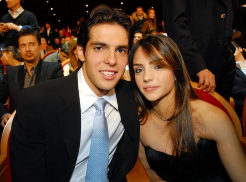 Nàng WAG chính thức lên tiếng sau tin đồn ly hôn vì chồng "quá hoàn hảo" và "không chịu ngoại tình"