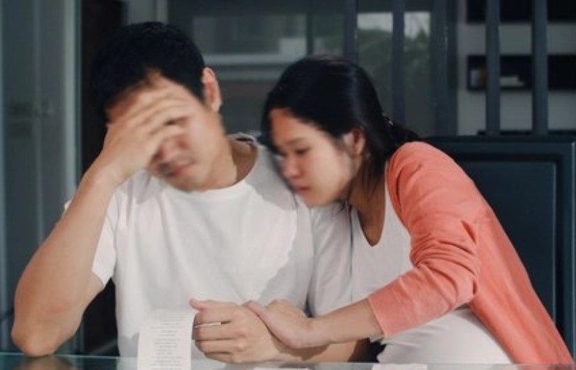 Thấy chồng tôi cầm sổ đỏ trên tay, chị giúp việc liền tiết lộ bí mật bấy lâu và muốn đóng góp 1 tỷ