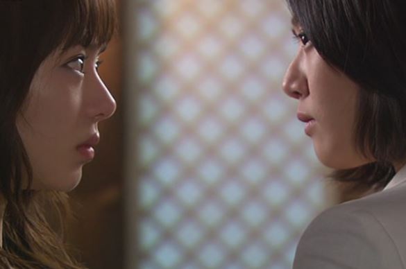 Nhìn chị dâu khóc tiễn đưa mẹ chồng đến ngất xỉu mà tôi xót xa tự hỏi, liệu chị có thương bà đến mức đau khổ tuyệt vọng thế không?