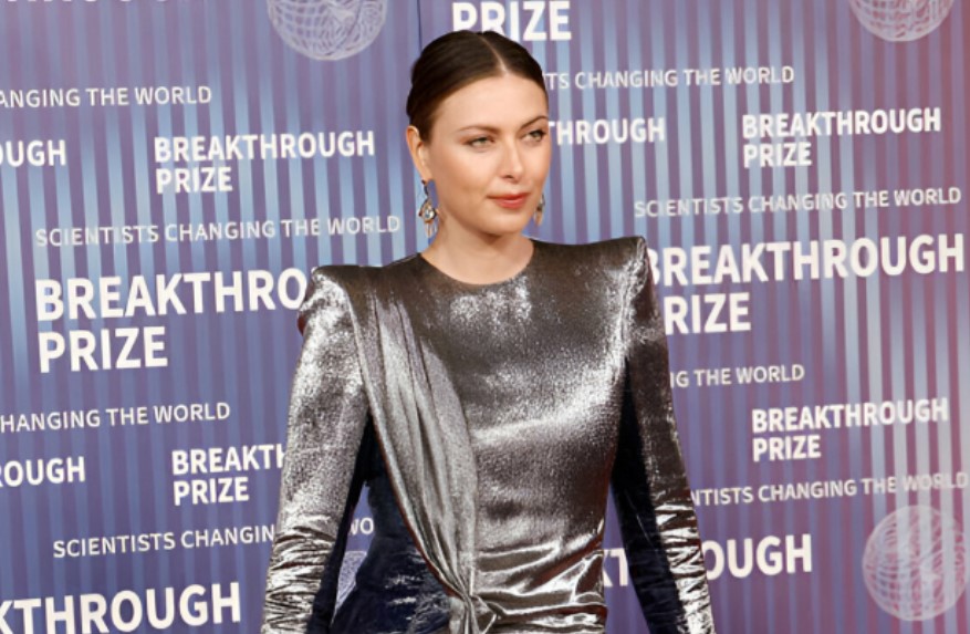 "Búp bê" Maria Sharapova tỏa sáng khi xuất hiện trên thảm đỏ, khiến tất cả bật cười bởi hành động chuẩn bà mẹ bỉm sữa