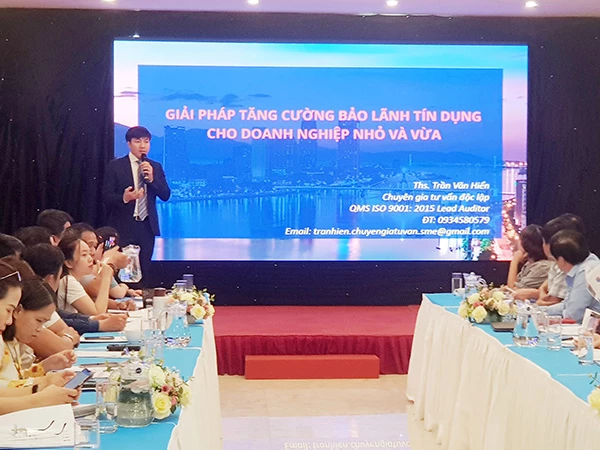 Chuyên gia Trần Văn Hiển trình bày các giải pháp tăng cường bảo lãnh tín dụng cho DNNVV.