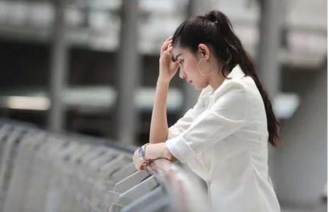 Nửa năm sau ly hôn, tôi nhận được tin nhắn vỏn vẹn 4 từ của chồng cũ mà không cầm được nước mắt