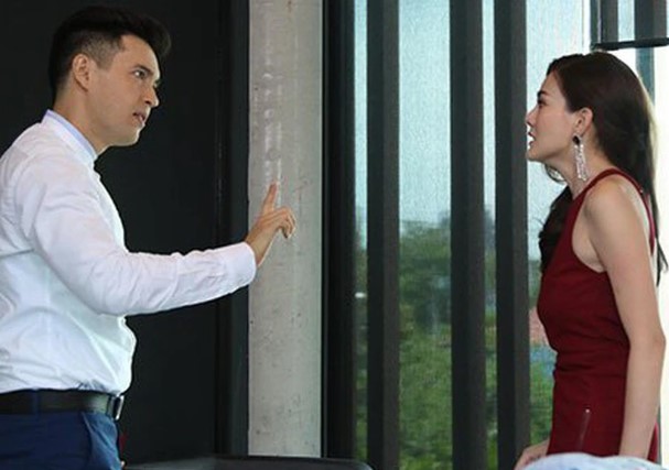 Trong b&#x1EEF;a c&#x1A1;m, ch&#x1ED3;ng t&#xF4;i n&#xF3;i 1 c&#xE2;u l&#xE0;m v&#x1EE3; c&#x169; t&#x1EE9;c gi&#x1EAD;n b&#x1ECF; b&#xE1;t &#x111;&#x169;a ra v&#x1EC1;