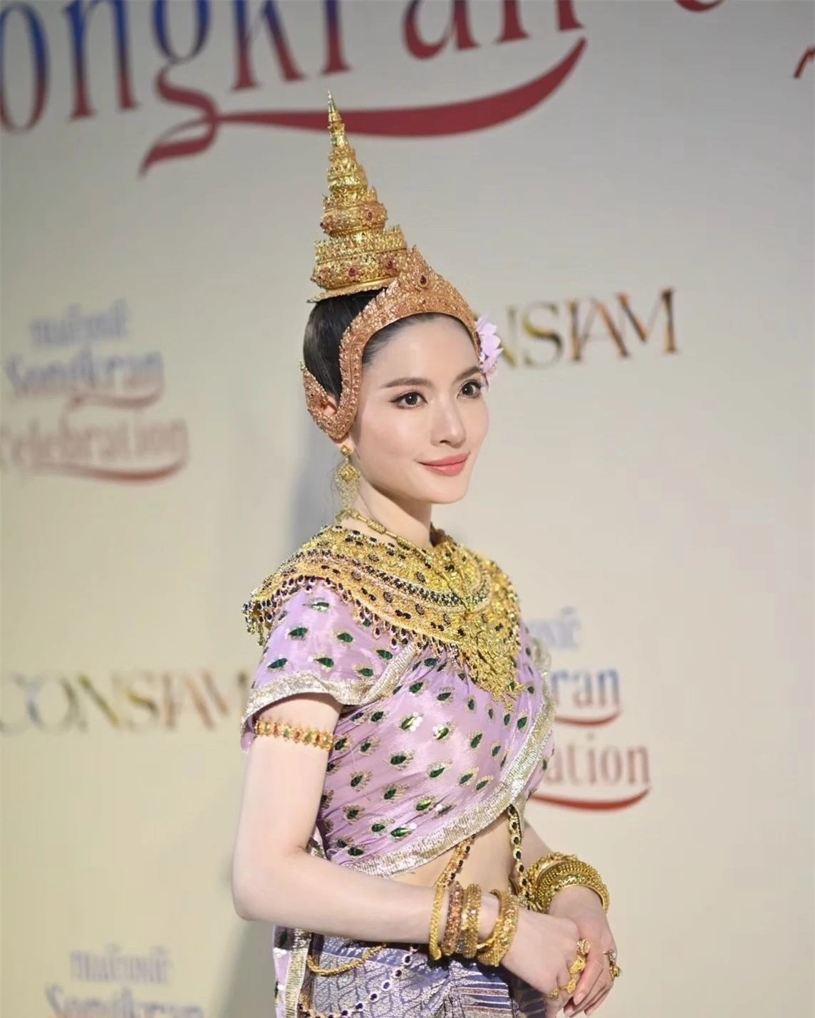 7 nữ thần Songkran 2024 “bất phân thắng bại”: 2 bạn thân Lisa so kè nhan sắc, trùm cuối gây xao xuyến cực mạnh- Ảnh 2.
