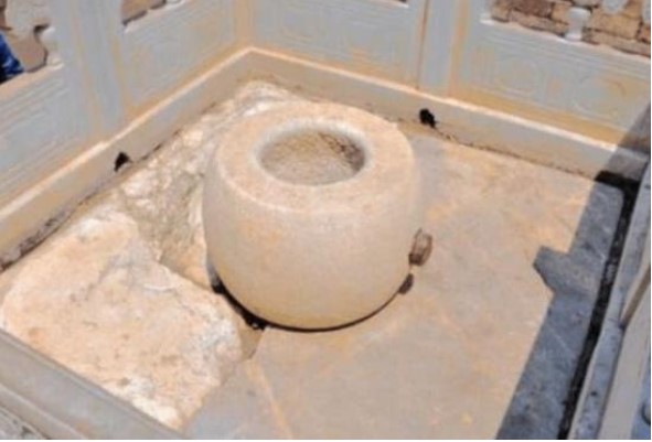 Khi Từ Hi thái hậu bỏ trốn, bà đã ném vô số bảo vật xuống giếng trong Tử Cấm Thành, tại sao không ai dám mò vớt?