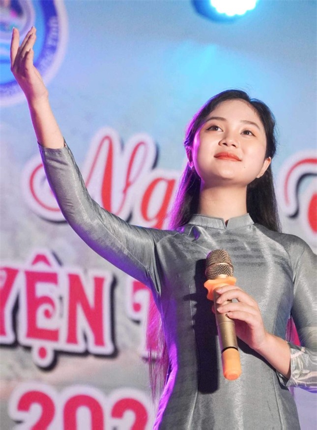 'Hot girl dòng nhạc dân gian' sở hữu vẻ đẹp ngọt ngào, đằm thắm khiến bao chàng trai mê mẩn ảnh 5