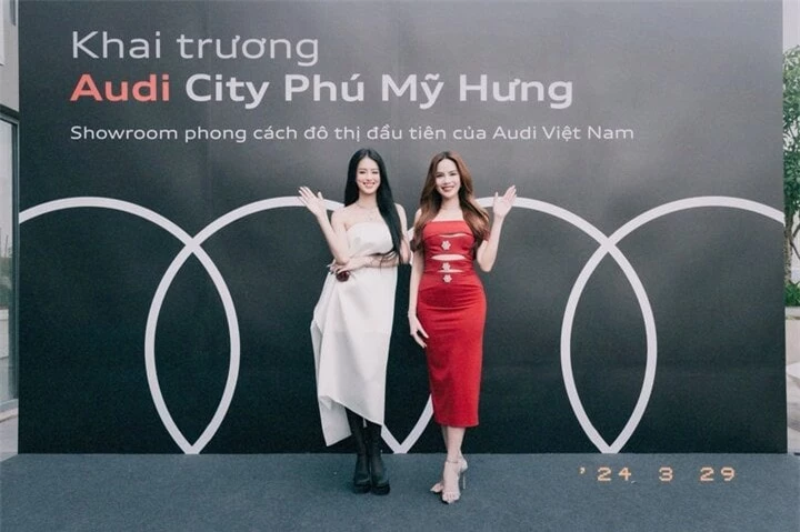 Mới đây, cặp đôi hoa hậu và á hậu 1 của Miss Grand 2023 là Lê Hoài Phương và Bùi Khánh Linh đã cùng nhau xuất hiện tại sự kiện ra mắt Audi City Phú Mỹ Hưng.