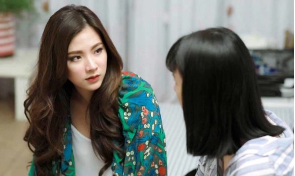 Vô tình thấy chị dâu tất bật làm việc trong nhà hàng, tôi vội vàng chạy lại hỏi thăm thì được biết chuyện bẽ bàng