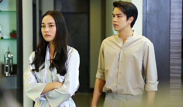 Ly hôn vì tôi vô dụng, 5 năm sau vợ cũ ôm bụng bầu đến cầu xin điều không tưởng