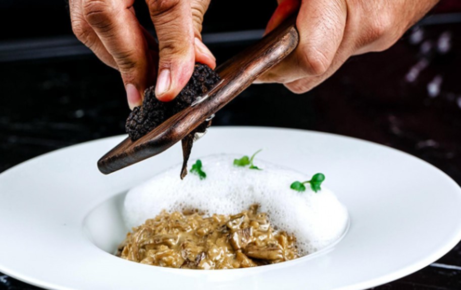 Những thực phẩm đắt đỏ nhất thế giới: Cắn 1 miếng "bay" luôn cái iphone