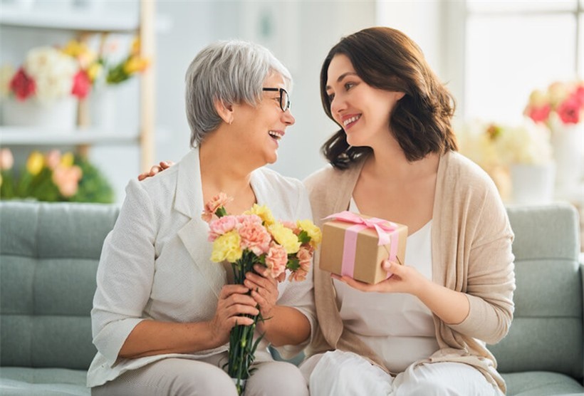 Sự gần gũi cũng tăng lên khi mẹ chồng dành nhiều thời gian hơn cho con dâu của mình. (Ảnh: ITN). Sự gần gũi cũng tăng lên khi mẹ chồng dành nhiều thời gian hơn cho con dâu của mình. (Ảnh: ITN).