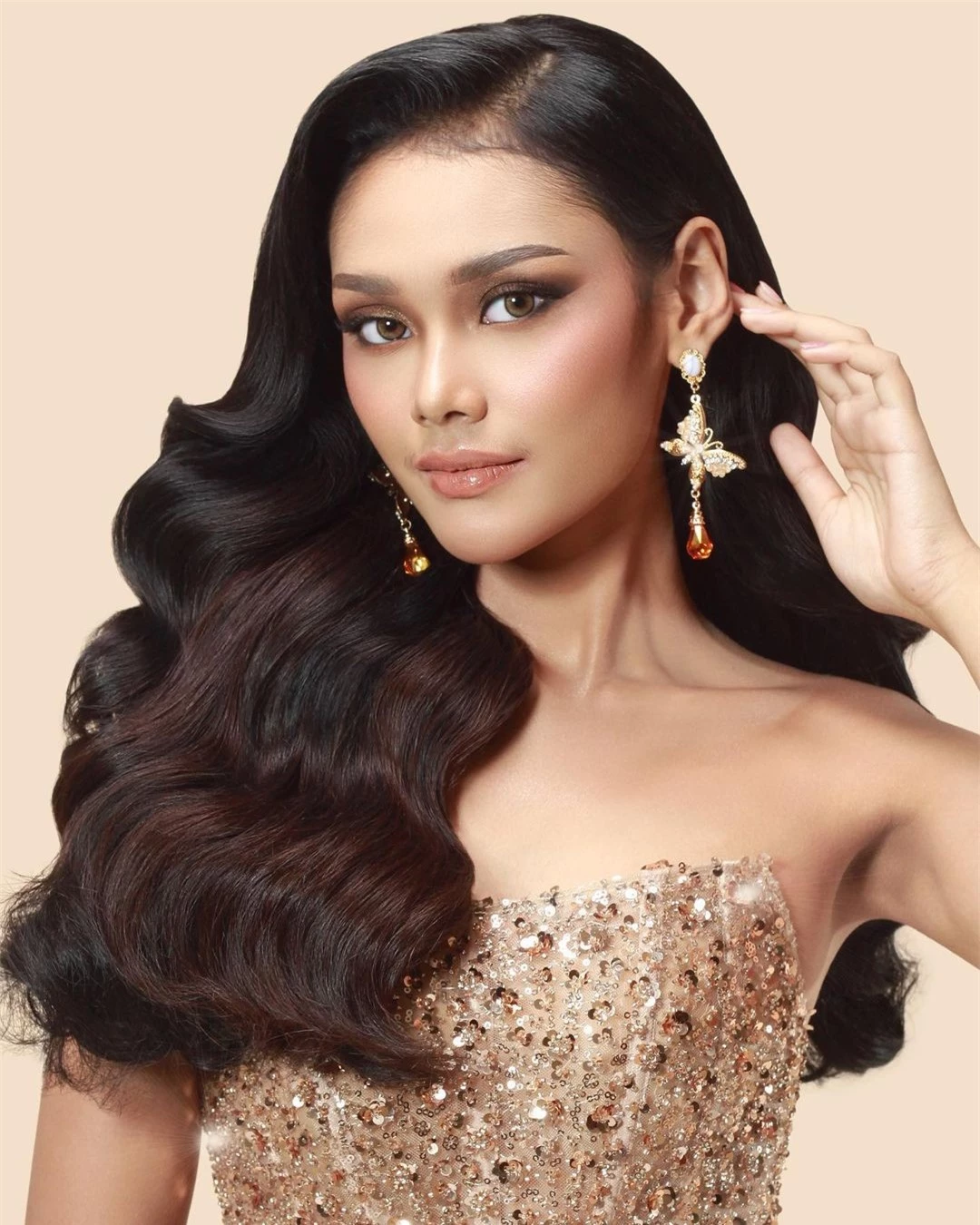 Người đẹp 20 tuổi đăng quang Hoa hậu Indonesia 2024 ảnh 1