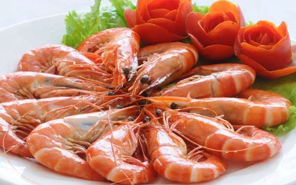 "Khi ăn tôm có cần thiết bỏ chỉ tôm không?": Ngư dân già sẽ cho bạn biết câu trả lời