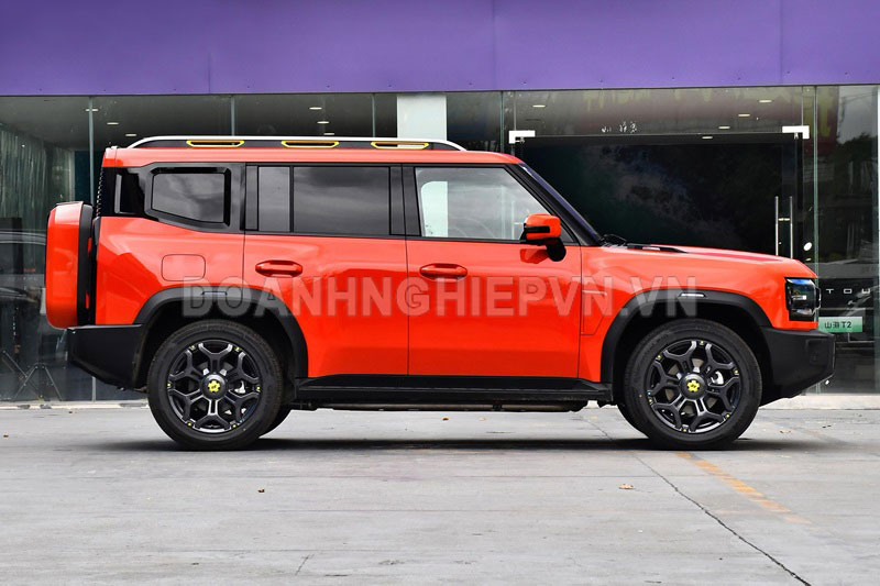Xe gầm cao địa hình công suất 381 mã lực, giá rẻ bất ngờ
