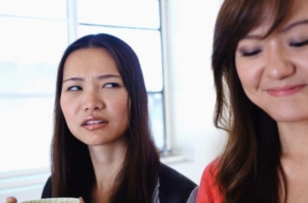 Ngôi nhà vừa xây xong chị dâu sang bắt phá sân thượng để đáp ứng cái tính quái đản của chị ấy