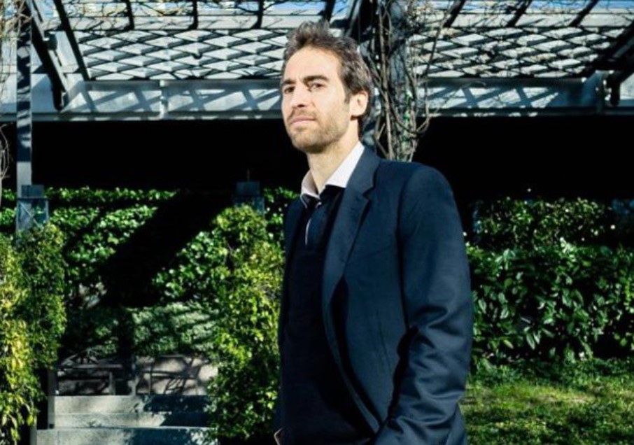 Cầu thủ giàu nhất hành tinh sau khi giải nghệ đã làm gì để diện mạo luôn sáng láng?