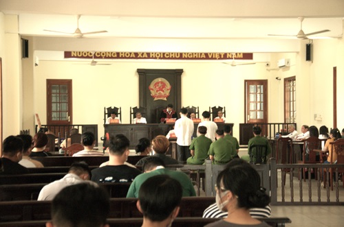 Cần Thơ: 25 năm tù cho hai thanh niên lừa đảo chiếm đoạt tài sản