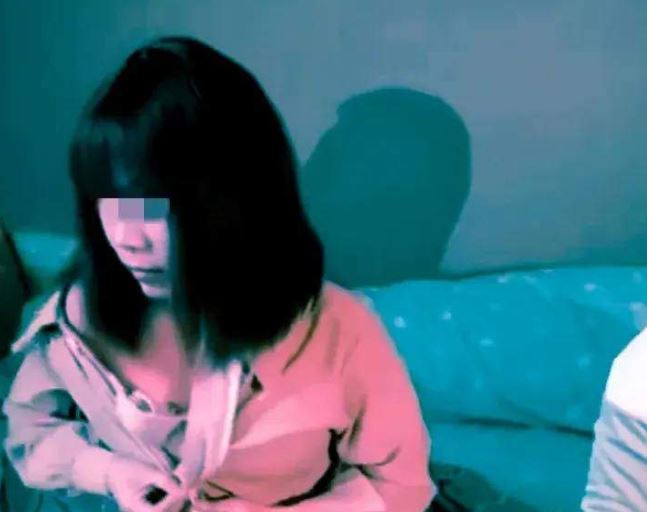 Dẫn nhân tình về nhà bị chồng đánh, người vợ lại "la làng ăn vạ": Ai chẳng có lúc mắc sai lầm!