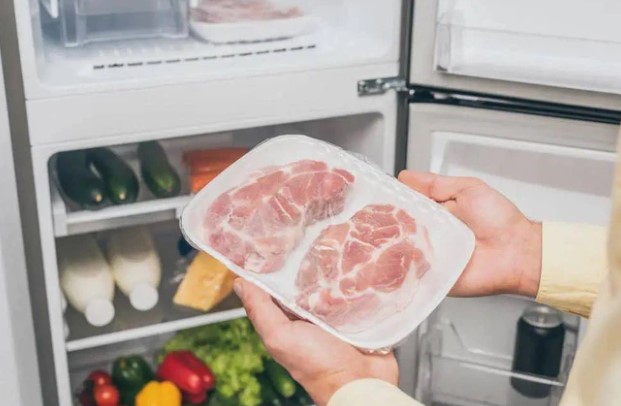 Thịt lợn để trong tủ lạnh quá thời điểm này có thể thành "quái vật" gây hại, khi nào nên vứt đi mà không cần tiếc nuối?
