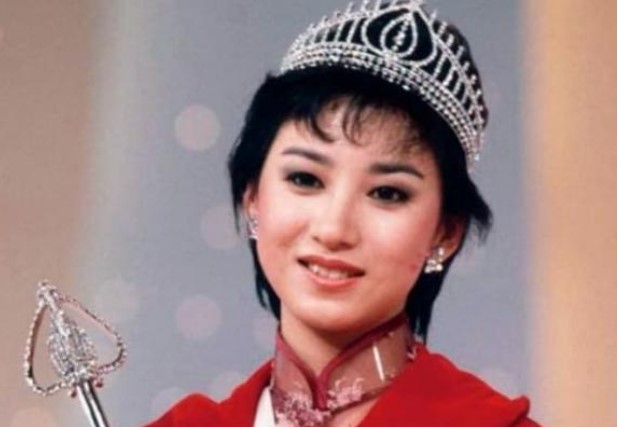 Cô là Hoa hậu Hồng Kông lùn nhất, ly hôn chồng xấu xí kém 11 tuổi và giờ rất viên mãn trong cuộc hôn nhân thứ hai