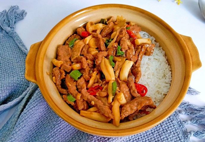 
Cơm bò xào nấm cho bữa trưa cuối tuần nhanh gọn mà chất lượng