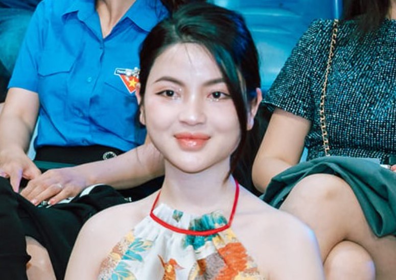 Mẹ bầu Chu Thanh Huyền lộ nhan sắc đời thường khác xa khi dùng app, đáp trả thế nào khi bị nói "ra vẻ sang chảnh, khoe khoang"?