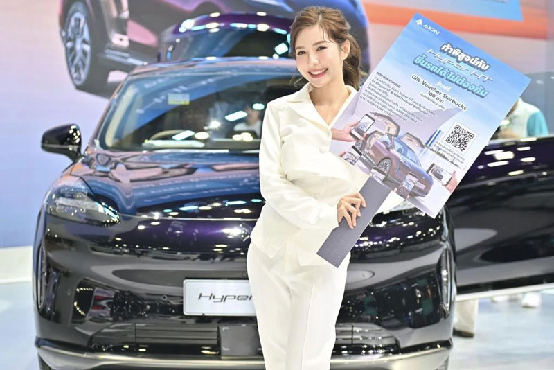 'Mướt mắt' ngắm dàn mỹ nhân bên xe hơi