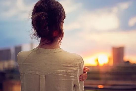 Mẹ chồng lên kế hoạch chinh phục nàng dâu ít nói