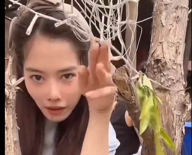 Nam Em có biểu hiện đáng sợ trong lần tái xuất, netizen đồng loạt than trời: Càng ngày càng thấy sợ