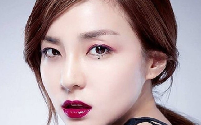 Giải mã bí mật về nốt ruồi ở mắt báo hiệu cuộc đời hung – cát, tài lộc hay bệnh tật của chủ nhân ra sao?