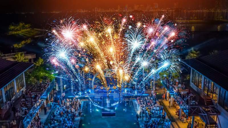 Bắn pháo hoa hàng đêm kích cầu du lịch Nha Trang mùa hè 2024