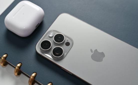 Bảng giá iPhone chính hãng VN/A tháng 4: iPhone 11 giá rẻ rực cháy, iPhone 15 Pro Max rẻ chạm đáy