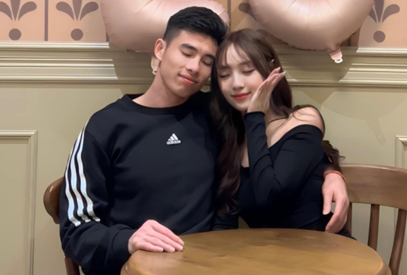 Quan Văn Chuẩn U23 Việt Nam vừa chớm nổi tiếng, bạn gái thạc sĩ vội khẳng định chủ quyền: Anh ấy là của tôi