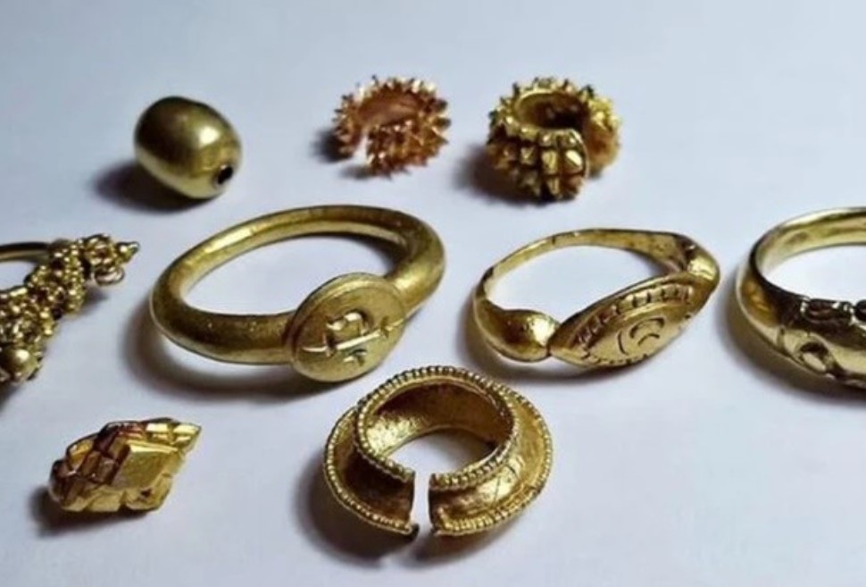 Ngư dân phát hiện kho báu bí ẩn hàng chục tỷ đồng dưới lòng sông có niên đại từ thế kỉ thứ 7