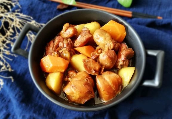 
Bữa tối chỉ 1 món nhưng cực ngon và hao cơm, nguyên liệu kiếm ở đâu cũng có, chị em không thể bỏ qua!