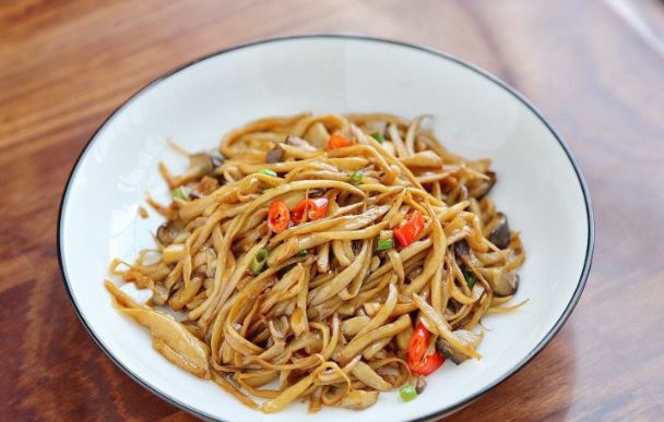 Cách xào nấm đùi gà mềm ngon, thơm nức không lõng bõng nước, chẳng cần thịt vẫn hấp dẫn