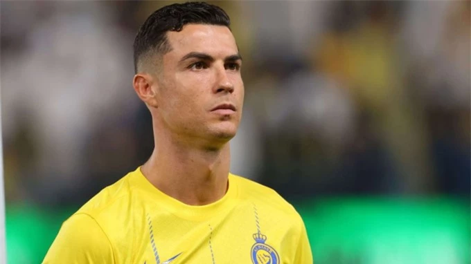 Từ trước đến nay, Ronaldo gần như không bao giờ để râu khi xuất hiện trước truyền thông