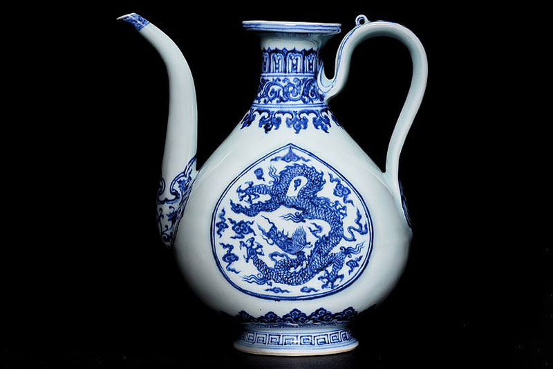 Bình trà 600 năm tuổi của hoàng đế nhà Minh được bán với giá cao bất ngờ