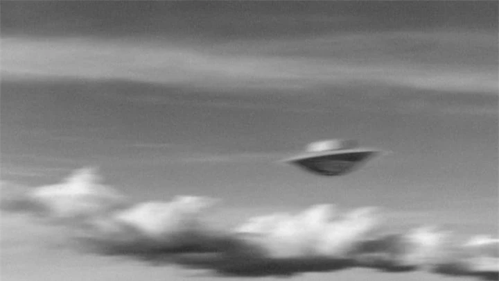 Máy bay không người lái của quân đội Mỹ lần đầu nhìn thấy UFO - 1