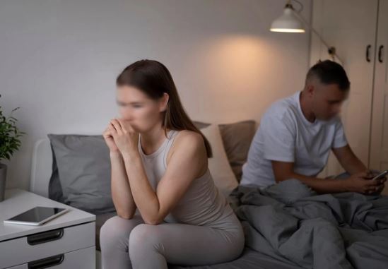 Tôi từng ngưỡng mộ chồng vô cùng nhưng sau lần đi họp mặt bạn cũ, tôi chỉ còn nỗi hoang mang và thất vọng về anh