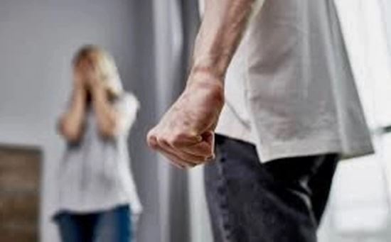 Hôn nhân như địa ngục vì chồng đạo đức giả, vũ phu