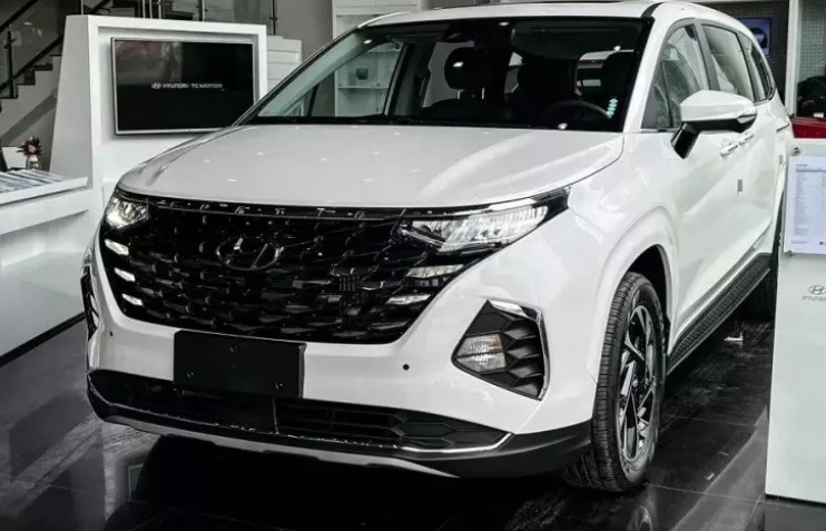 Hyundai Custin giảm giá sâu kỷ lục tại đại lý, quyết đấu Toyota Innova Cross