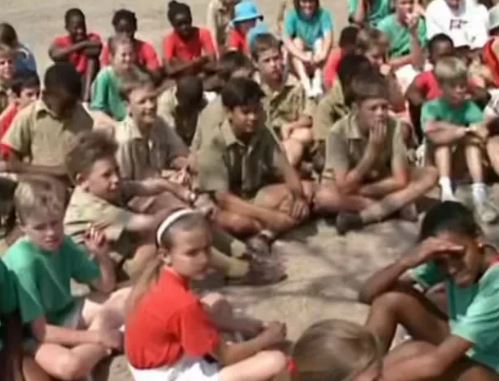 Bí ẩn chưa có lời giải: 62 đứa trẻ tại Zimbabwe tuyên bố nhìn thấy UFO ở sân trường