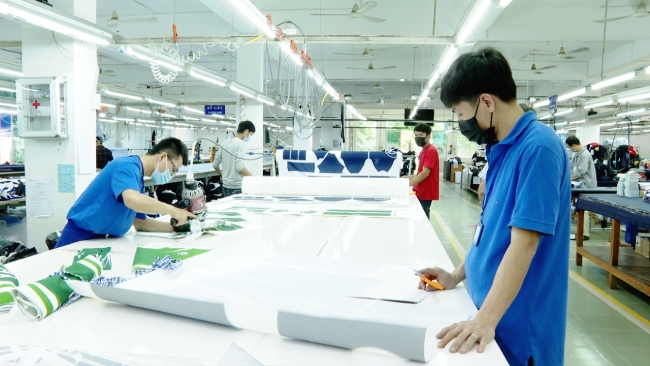 Đơn hàng dồi dào nhưng chưa thể làm doanh nghiệp dệt may bớt lo