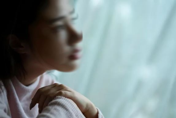 2 năm qua tôi sống trong cô đơn và đau khổ vì bị chồng khinh ra mặt, trong khi tôi từng giỏi hơn anh