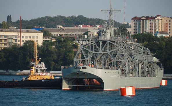 Ukraine tấn công tàu chiến 100 tuổi của hải quân Nga