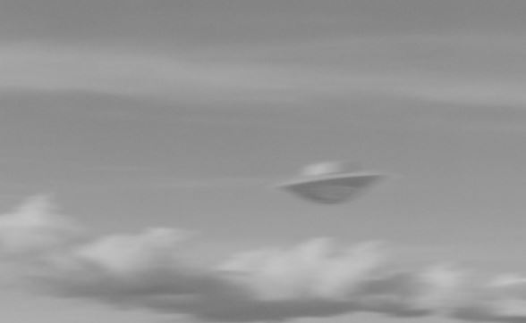 Máy bay không người lái của quân đội Mỹ lần đầu nhìn thấy UFO