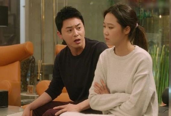 Vợ đòi ly hôn sau khi tôi phát hiện chuyện cô ấy lén cho tiền nhà ngoại