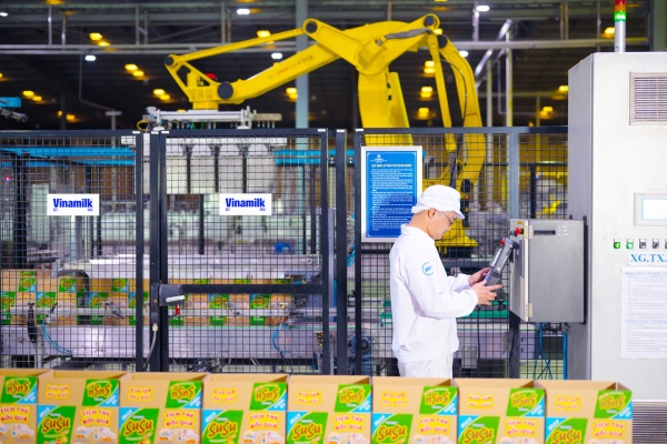 Vinamilk có thêm nhà máy đạt chứng nhận trung hoà carbon, đẩy mạnh "xanh hoá" sản xuất