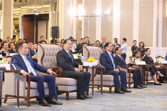 Thủ tướng Phạm Minh Chính dự phiên khai mạc Diễn đàn Tương lai ASEAN 2024 - Ảnh 3.